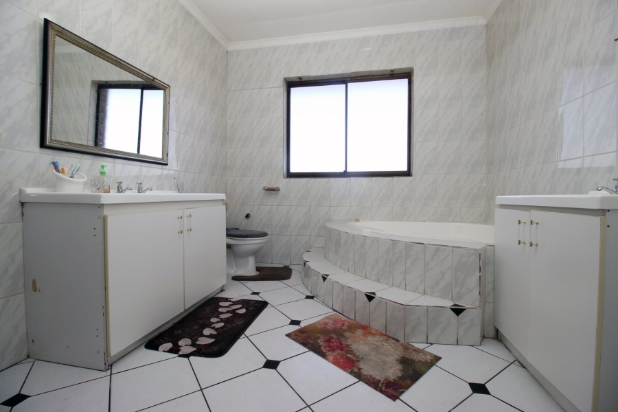 Commercial Property for Sale in Tuscany Glen Western Cape